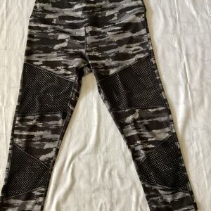 90 Degrees i By Reflex CAPRI LEGGINGS ( Size: Large) PREOWNED